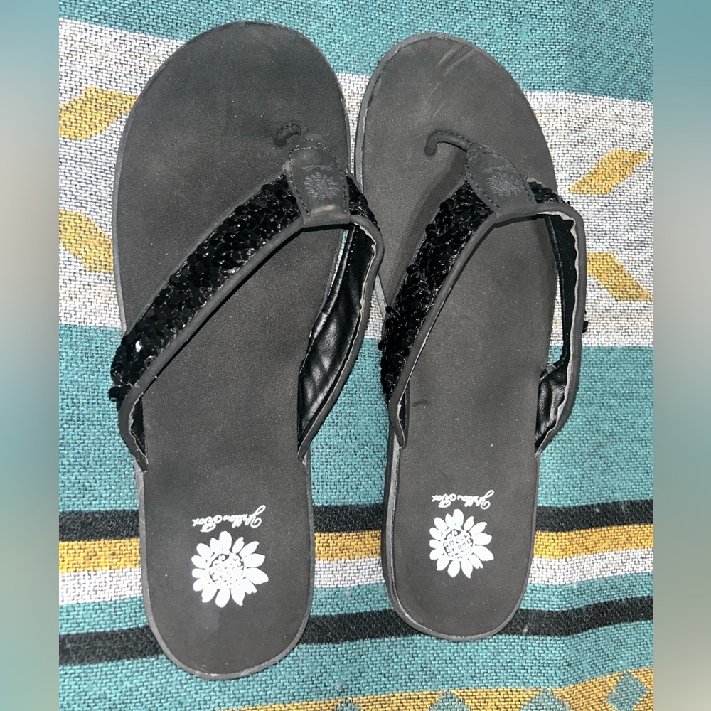 Women’s Yellow Box Flip Flops Size 10.5
